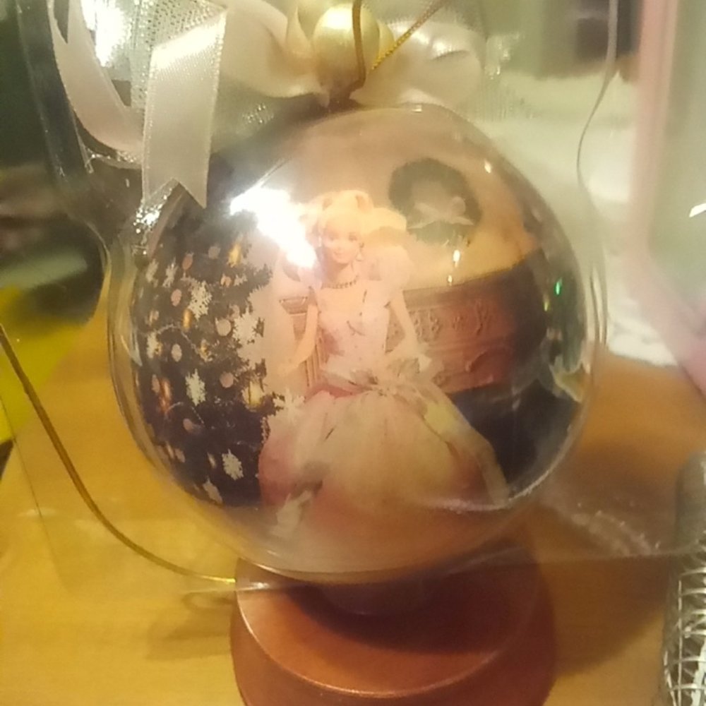 1997 HOLIDAY BARBIE ORNAMENT